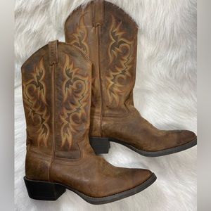 Justin Boots size 10.5D Embroidered in Good Condition